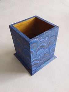 Green and blue marbled pen cup, wood and paper